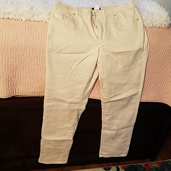 Pants - Picture 3 of 4